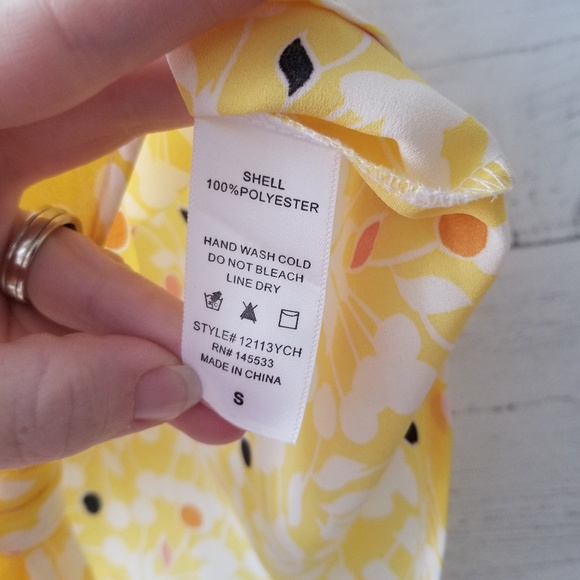 NWT W5 Floral Print Tie Front V-Neck Top Sz Small - Picture 6 of 6